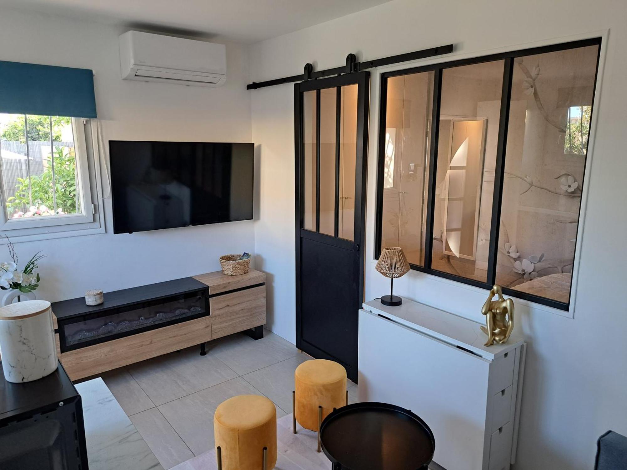 Séduisant studio avec cour privative La Crau Extérieur photo